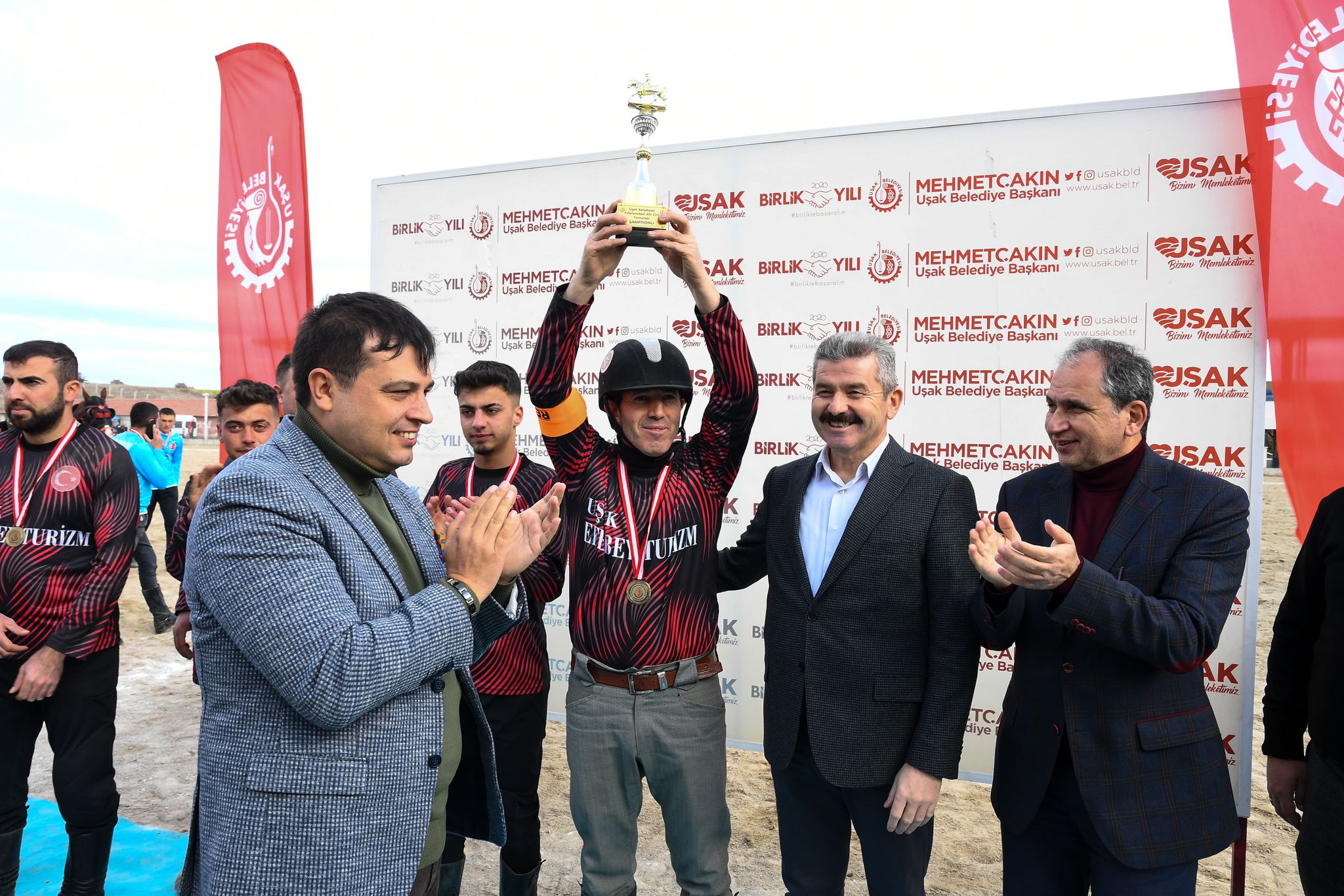 Gökçedal Atlı Cirit Spor Kulübü, Uşak Geleneksel Cirit Turnuvası'nı şampiyon olarak tamamladı.