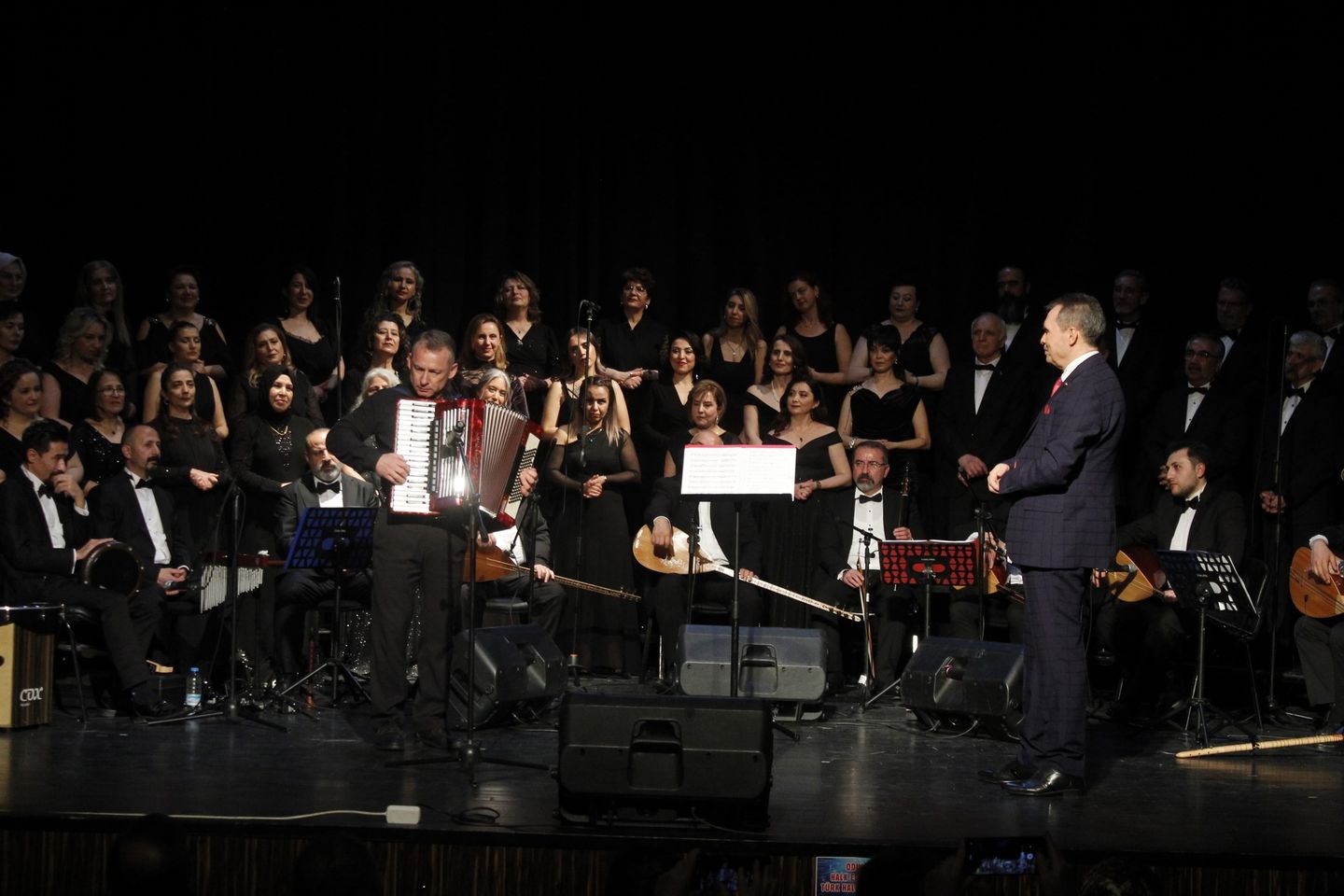 Eskişehir'de Türk Halk Müziği 50. Sanat Yılı Konseri büyük ilgi gördü
