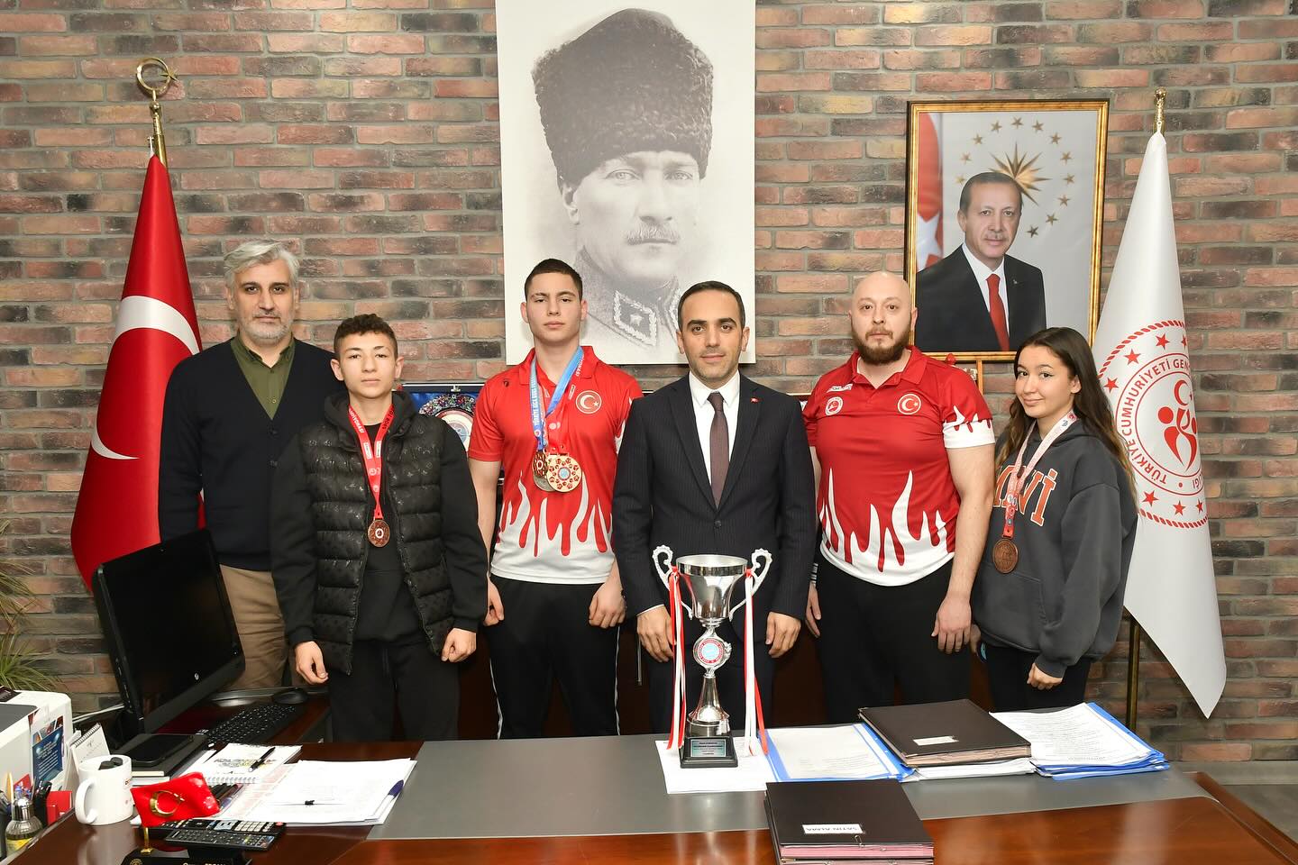 Eskişehir'de Gençlik ve Spor İl Müdürlüğü, Spor Dünyasının Öncülerini Buluşturdu