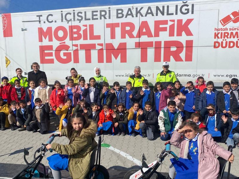 Türkiye'de Mobil Trafik Eğitim Tırı Yollarında!