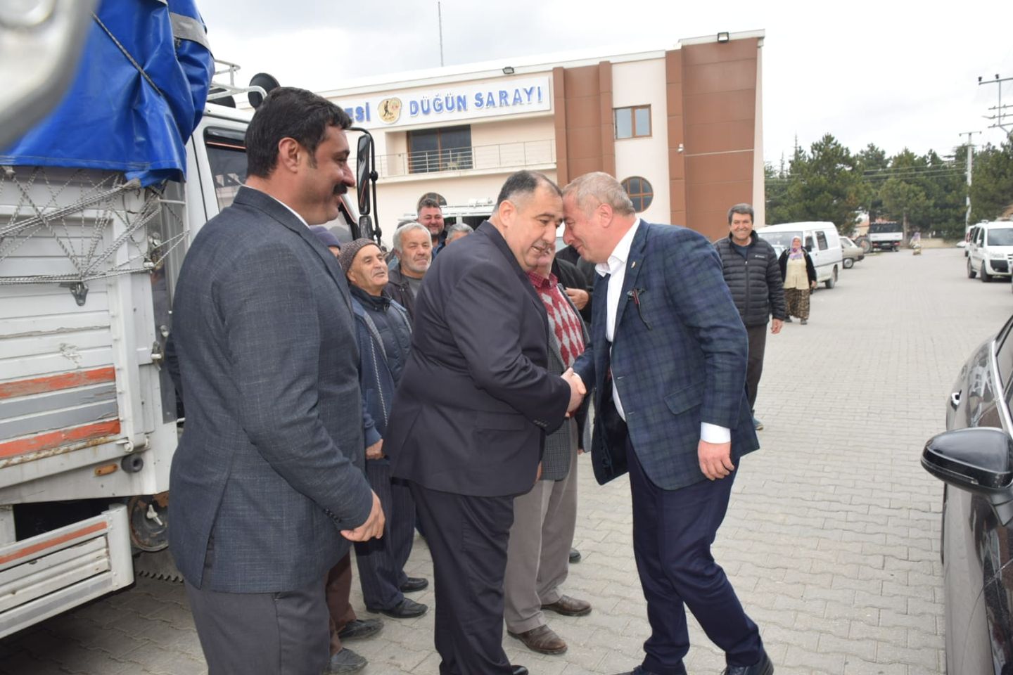 İyi Parti Genel Başkan Yardımcısı Hakan Şeref Olgun, Afyonkarahisar'da esnaf ziyaretleri gerçekleştirdi.