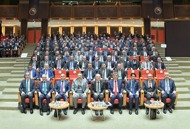 Afyonkarahisar Ticaret Borsası Başkanı Mehmet Mühsürlü, Oda ve Borsa Yönetim Kurulu Başkanları İle Ekonomiyi Değerlendirdi.