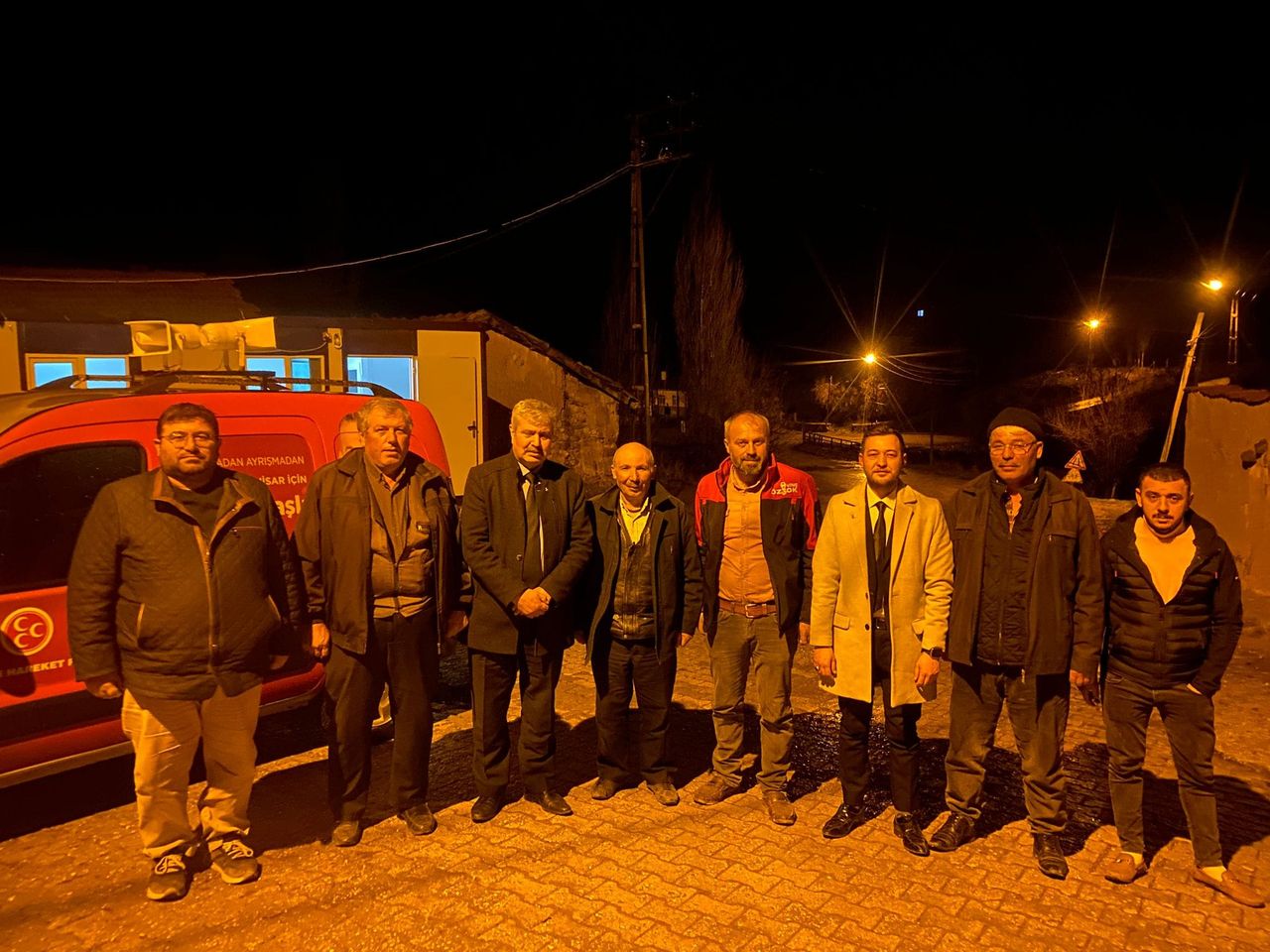 MHP Afyonkarahisar'da vatandaşlarla buluşuyor, yerel kalkınma politikalarını paylaşıyor