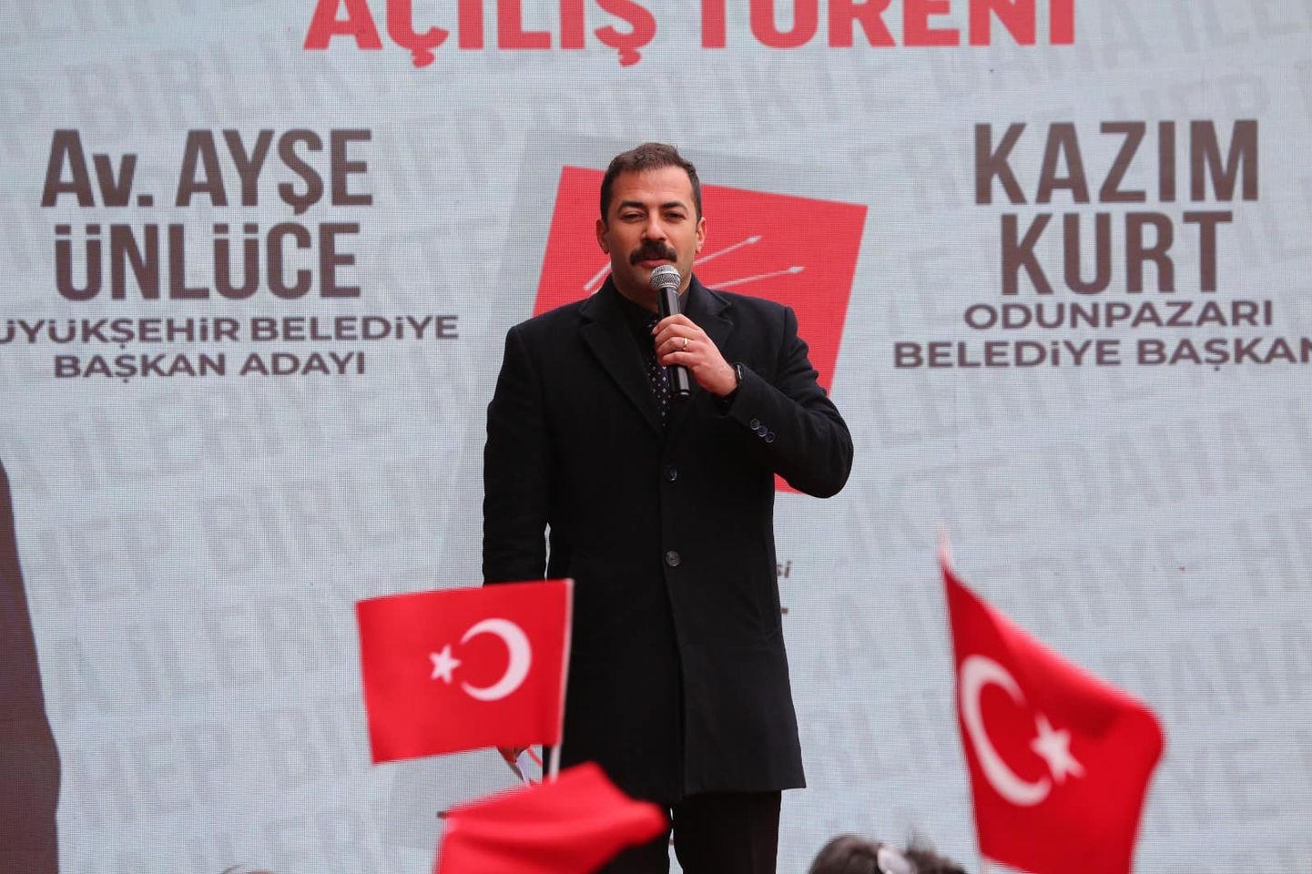 Eskişehir'de CHP'nin Yeni Seçim İletişim Merkezi Büyük İlgi Gördü