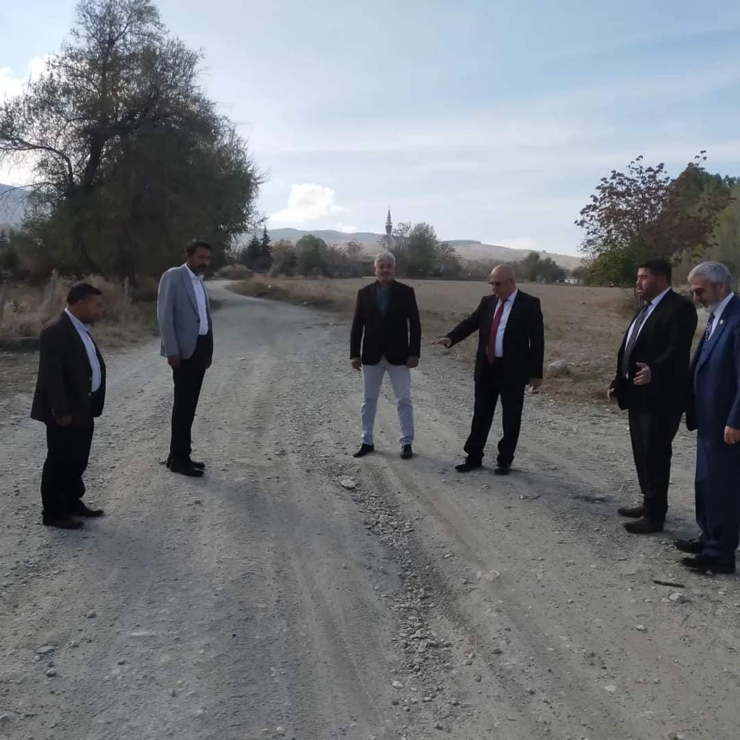 Afyonkarahisar'da 5 km uzunluğundaki bir köy yolunun yenilenmesi çalışmaları başladı