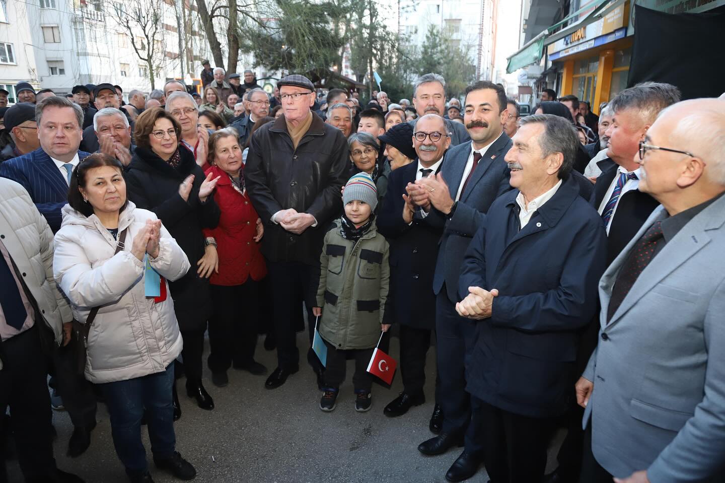 CHP Eskişehir Adayı Ayşe Ünlüce, Kırım Derneği'ni ziyaret etti.
