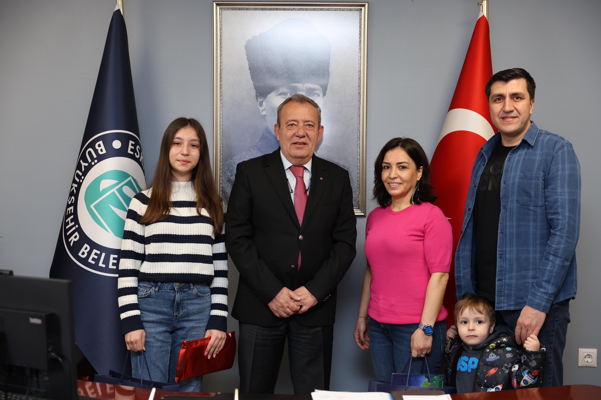 Eskişehir Büyükşehir Belediyesi, 2023 LGS Türkiye Birincisi Senem Ekin Çelik'i Ödüllendirdi