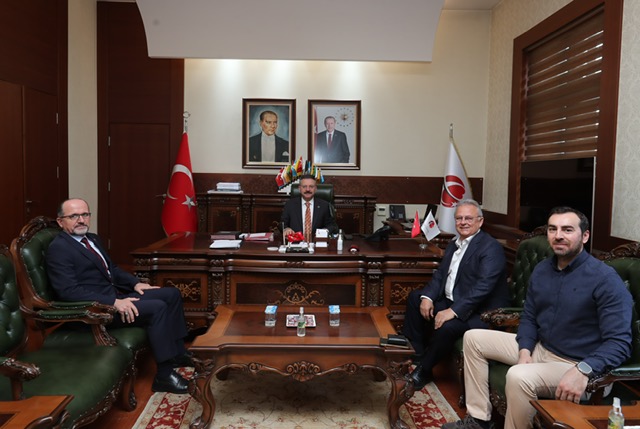 Ekinciler Holding Üst Yönetimi Vali Hüseyin Aksoy'u Ziyaret Etti