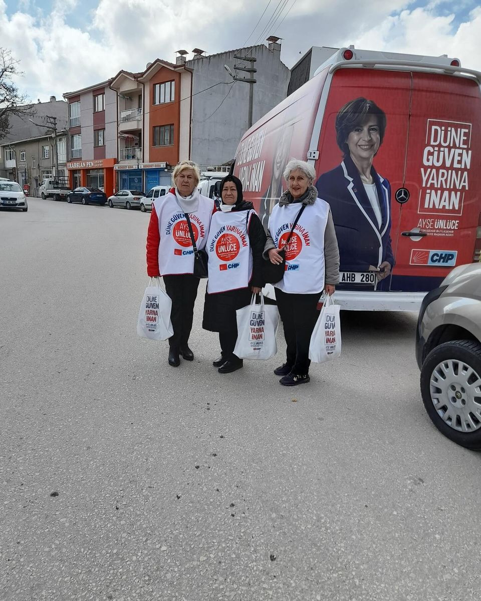 CHP Eskişehir İl Teşkilatı, 71 Evler Mahallesi'nde yerel temsilcilere destek çağrısı yaptı.