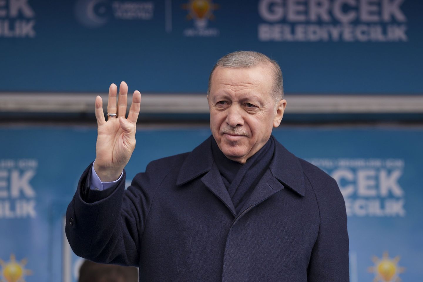 Erdoğan, Erzurum Mitingi'nde Siyasi ve Belediyecilik Konularını Gündeme Taşıdı