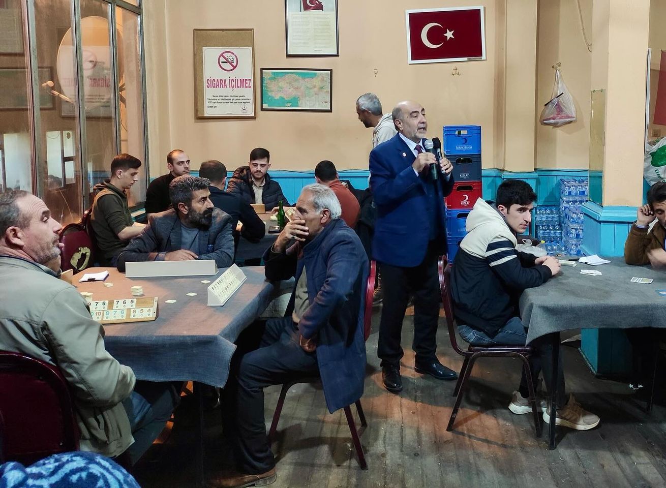 Saadet Partisi Büyükşehir Belediye Başkan adayı Fesih Bingöl, Eskişehir'de Gündoğdu Mahallesi'nde buluşmaya katıldı.