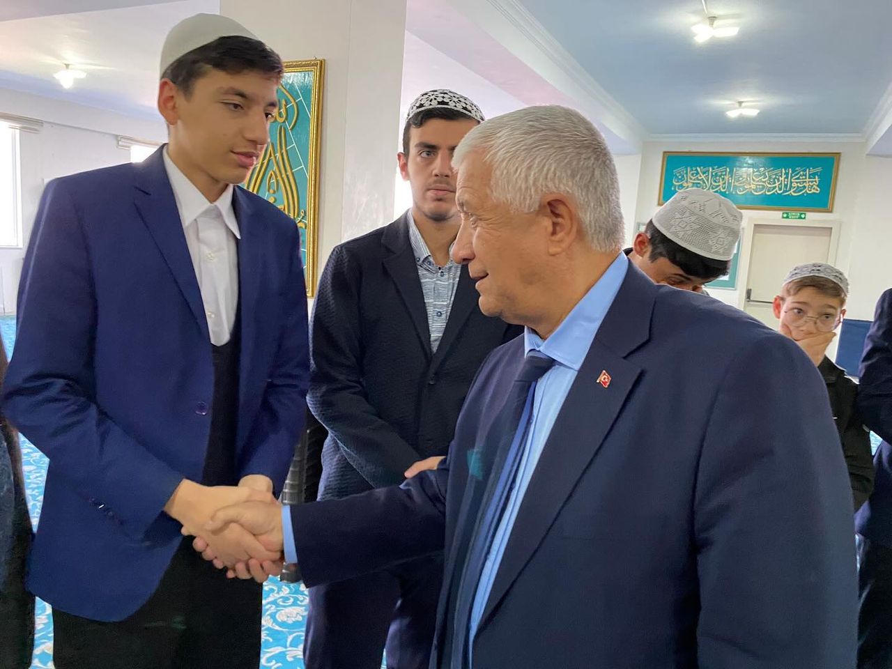 AK Parti Afyonkarahisar İl Başkanı, eski Bakan Veysel Eroğlu ile bir vakfı ziyaret etti