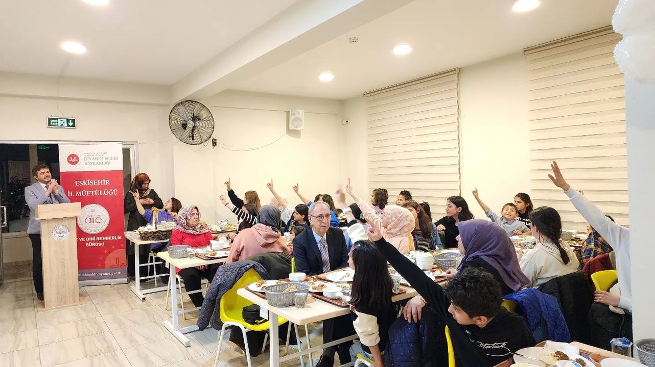 Eskişehir'de Yetimler Günü için özel iftar düzenlendi