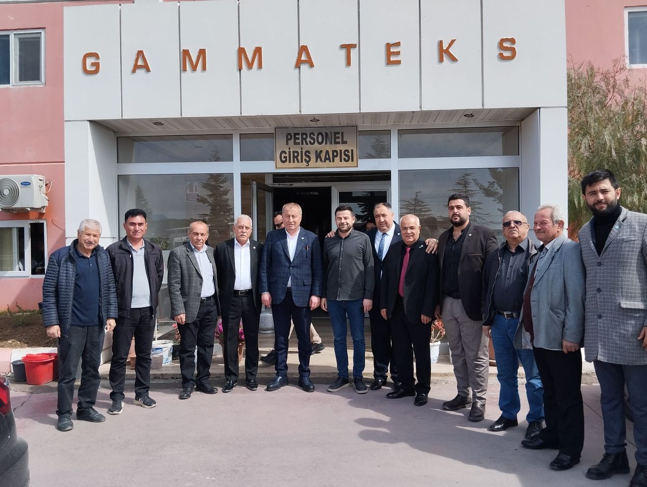 Afyonkarahisar Milletvekili ve İl Başkanı, Dazkırı'daki fabrikaları ziyaret etti
