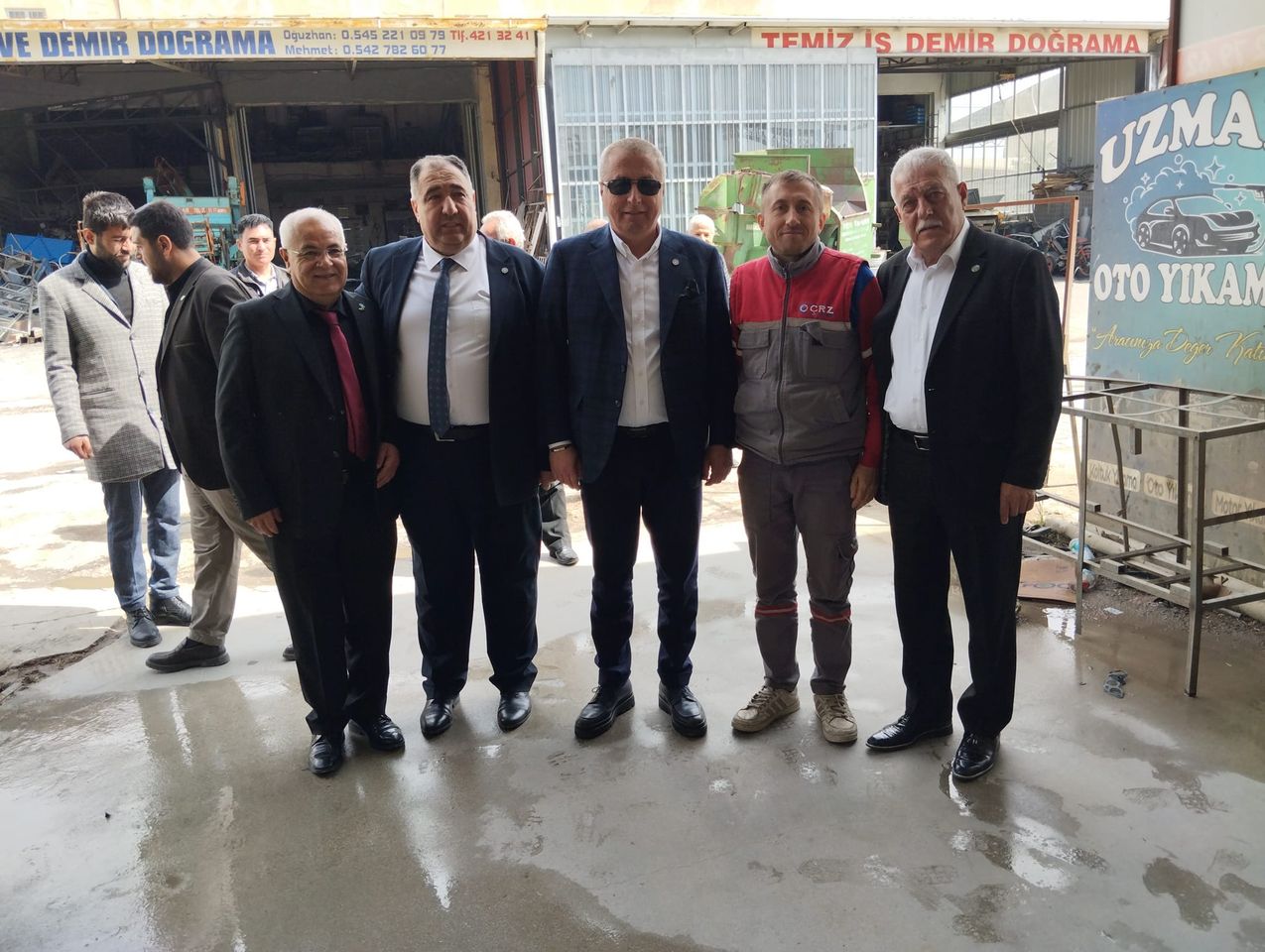 Hakan Şeref Olgun, İYİ Parti'nin yerel esnafı ziyaret etti