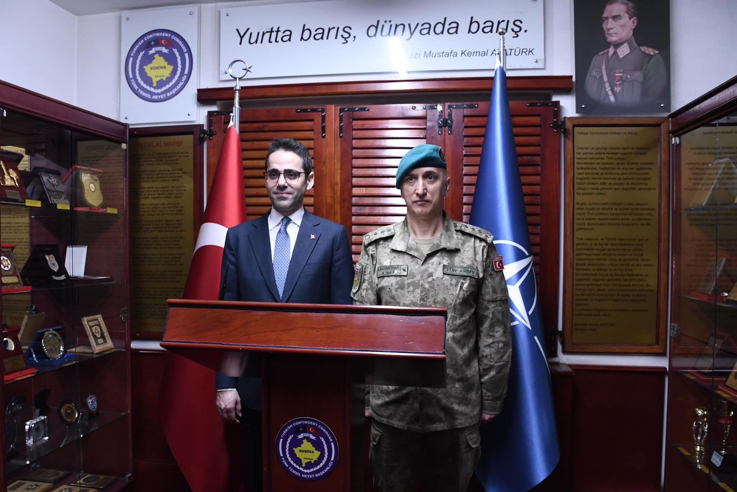 Türk Bakan Yardımcısı Kosova'da Türk askeri birliğiyle görüştü