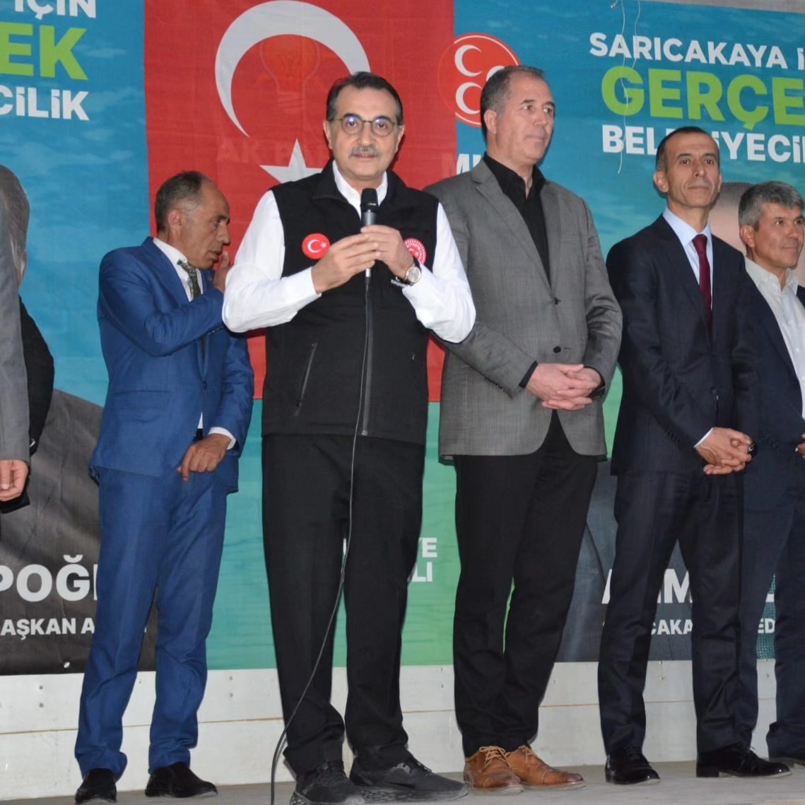Enerji ve Tabii Kaynaklar Bakanı Fatih Dönmez, Sarıcakaya'da iftar programına katıldı ve yerel kalkınmanın önemini vurguladı