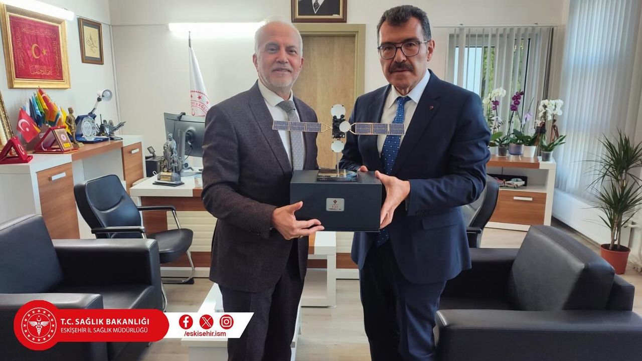 Prof. Dr. Hasan Mandal, TÜBİTAK Yönetim Kurulu Başkanı olarak Eskişehir'de sağlık sektörüne ilişkin önemli bir toplantıya katıldı.