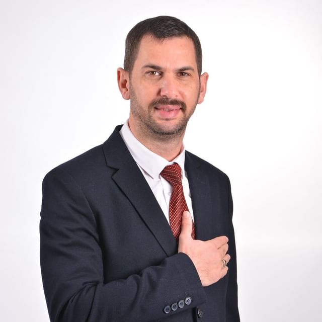 Alper Yağcı, İyi Parti'nin Afyonkarahisar Belediye Başkanı adayı olarak seçimlere girdi.