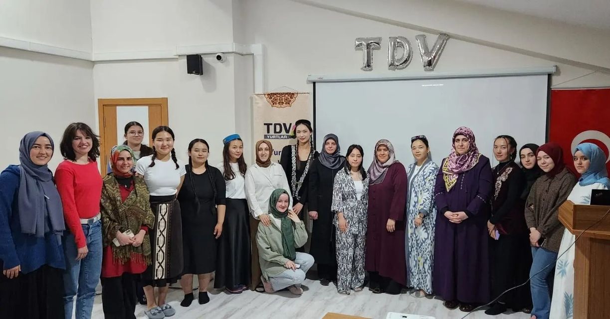 Eskişehir'de gerçekleşen uluslararası tanıtım programı, yabancı öğrencilerin kültürlerini paylaştığı bir buluşma oldu