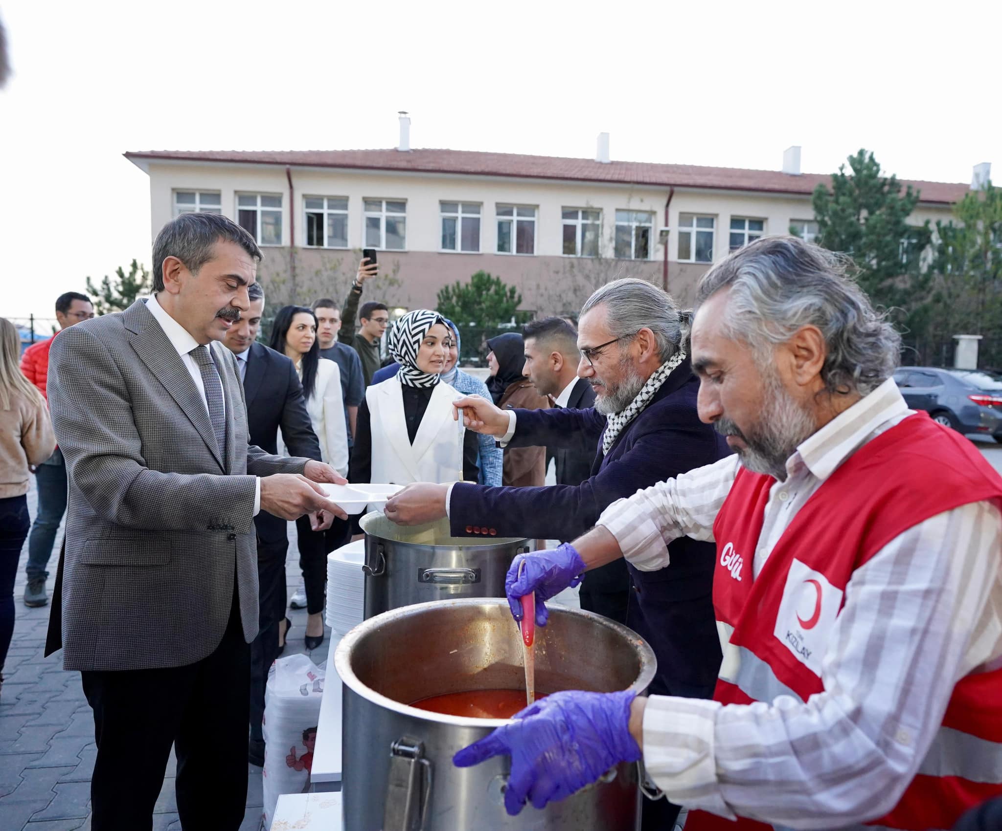 Milli Eğitim Bakan Yardımcısı, Ankara'da bir lisedeki iftar etkinliğine katıldı.
