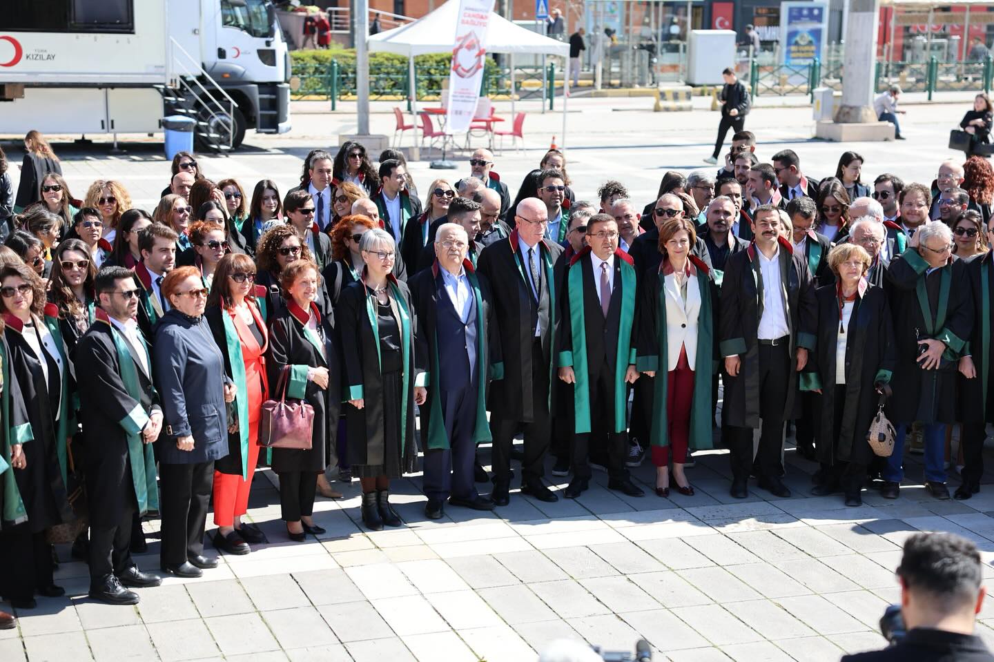 Eskişehir'de 5 Nisan Avukatlar Günü'nde meslek dayanışması sergilendi