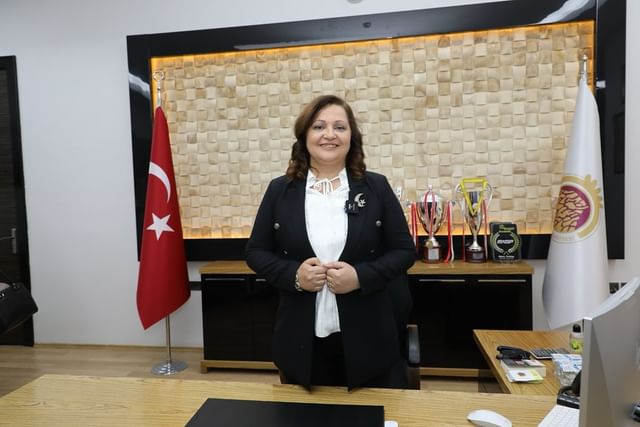 Afyonkarahisar'da Tarihi Başarı: İlk Kadın Belediye Başkanı Göreve Başladı