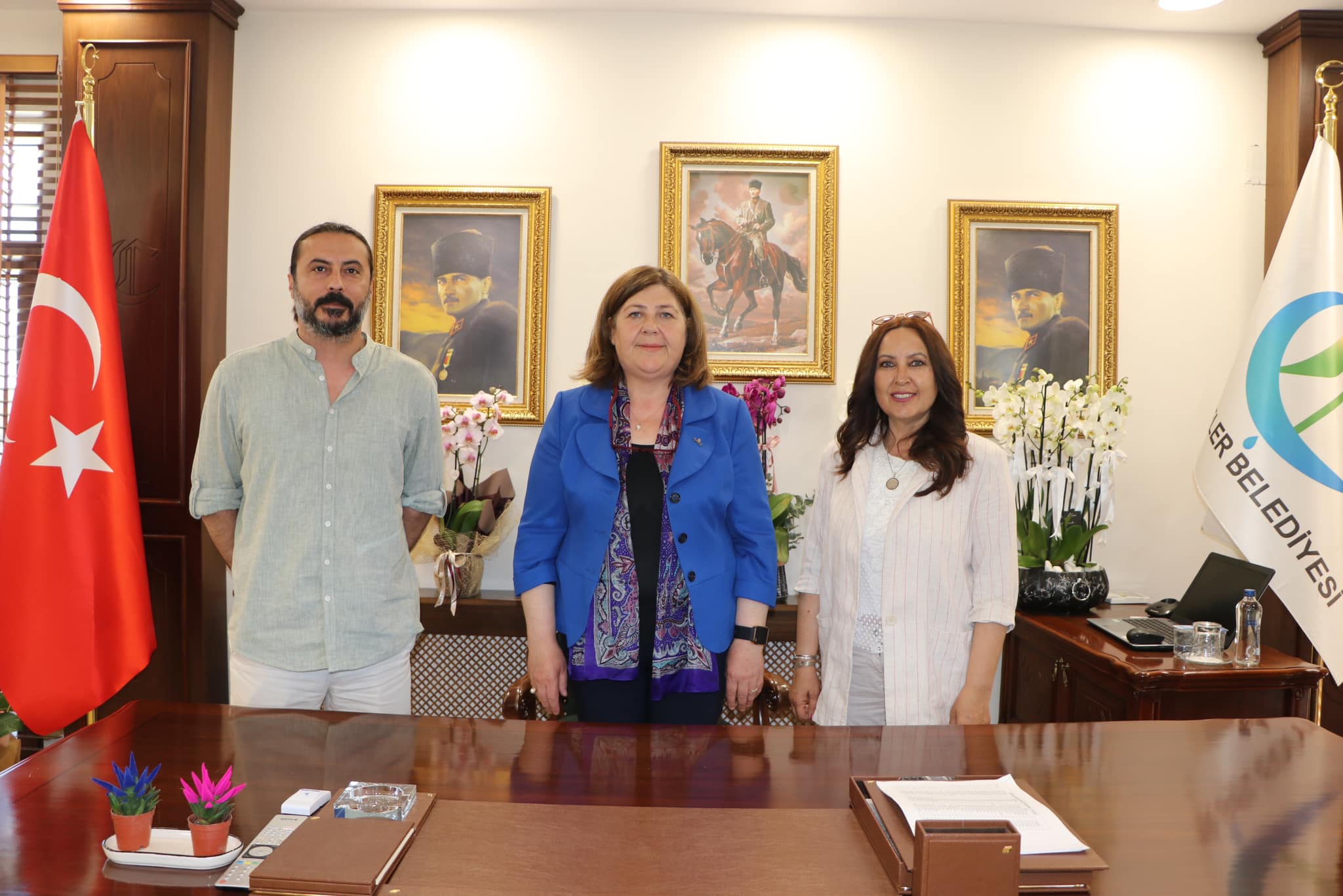 Çifteler Belediye Başkanı Zehra Konakcı, İyi Parti'nin adayı Fatma Gül Özcan'ı makamında ağırladı.