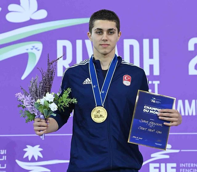 Türk Eskrimci Doruk Erolçevik, Dünya Şampiyonası'nda Altın Madalya Aldı