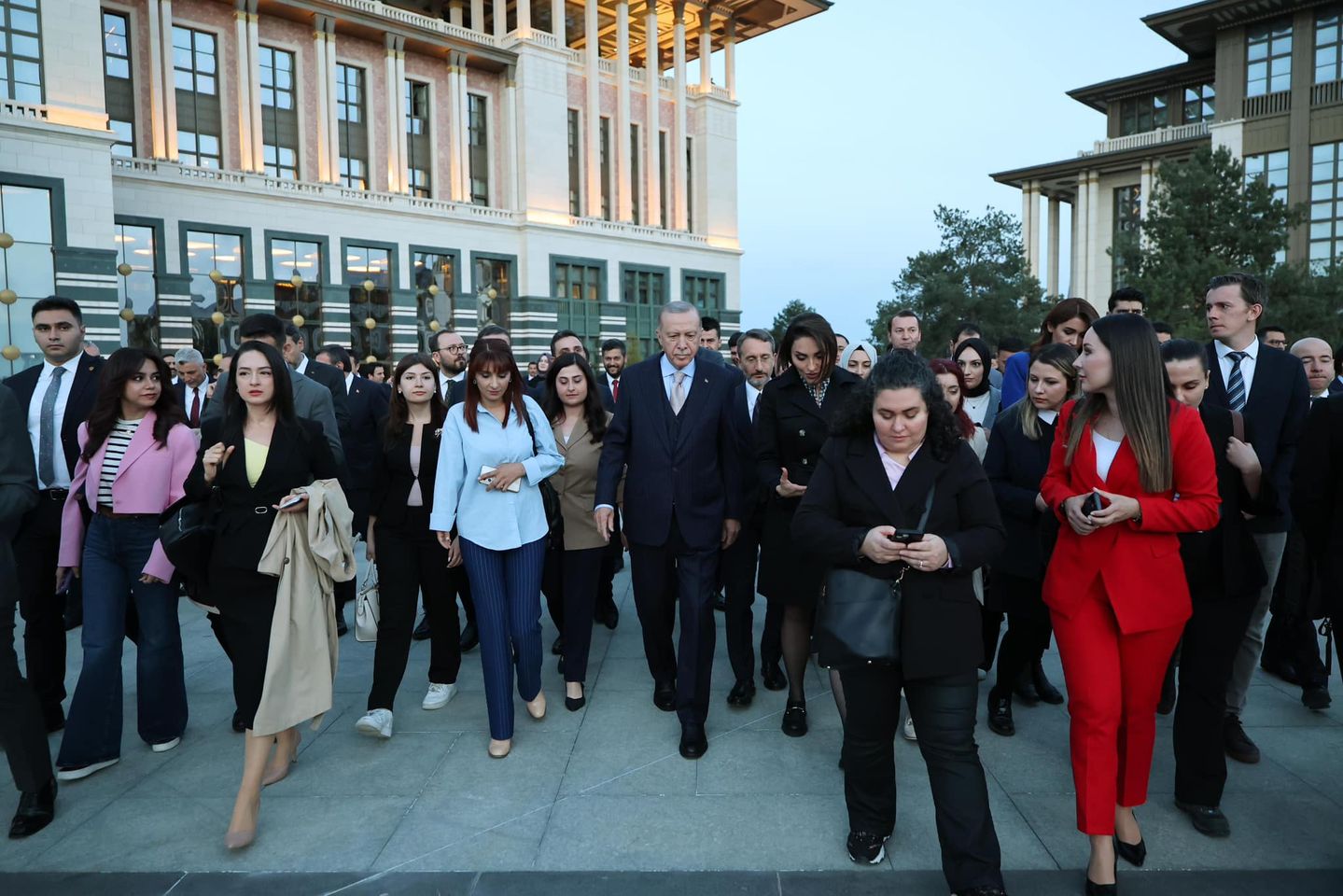 Cumhurbaşkanı Erdoğan, Kabine Toplantısı'nın ardından medya temsilcileriyle buluştu.