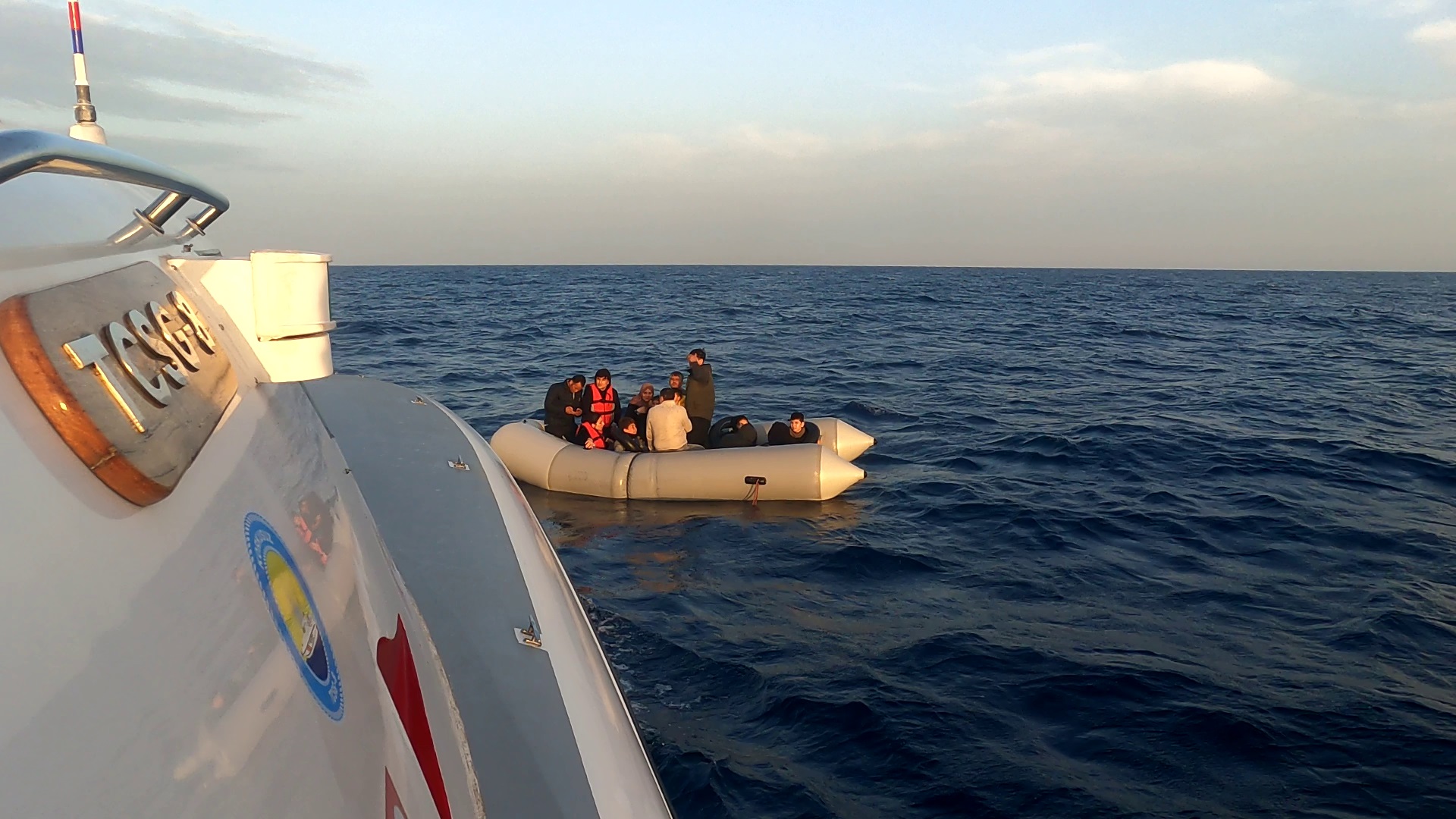 Sahil Güvenlik Botu Ayvacık açıklarında 7 düzensiz göçmen kurtardı.