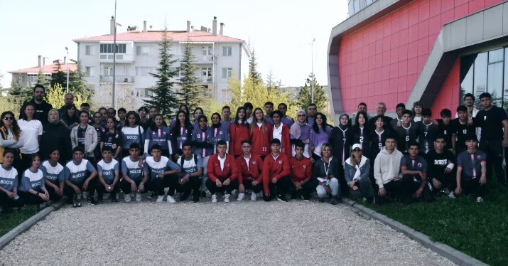 Eskişehir'de genç sporcular rekabet için bir araya geldi