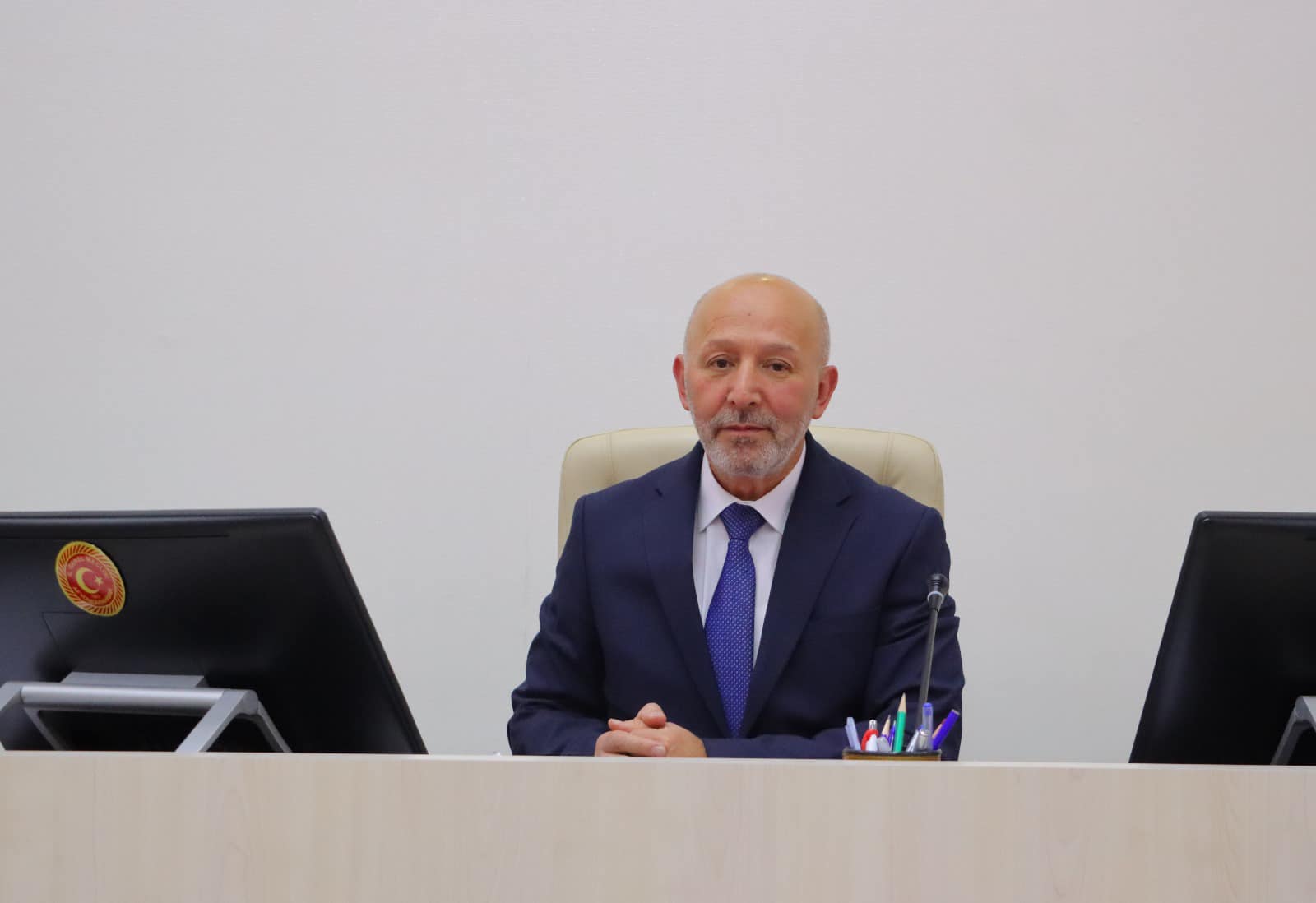 Afyonkarahisar İl Genel Meclisi'nde Mehmet Siper, AK Parti üyesi olarak başkanlık koltuğuna oturdu.