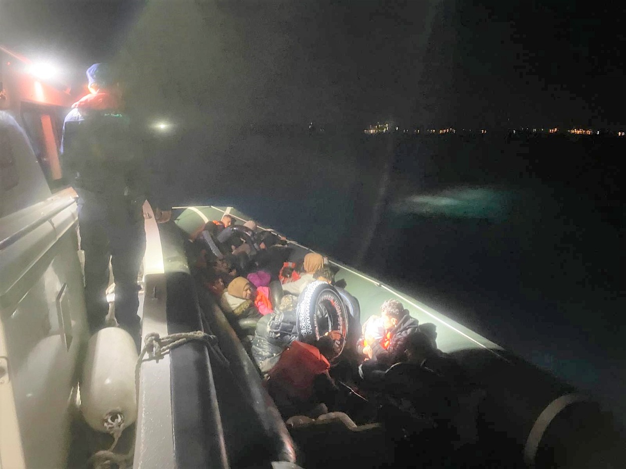 Sahil Güvenlik Uçağı, Didim'de Grup Düzensiz Göçmenleri Tespit Etti