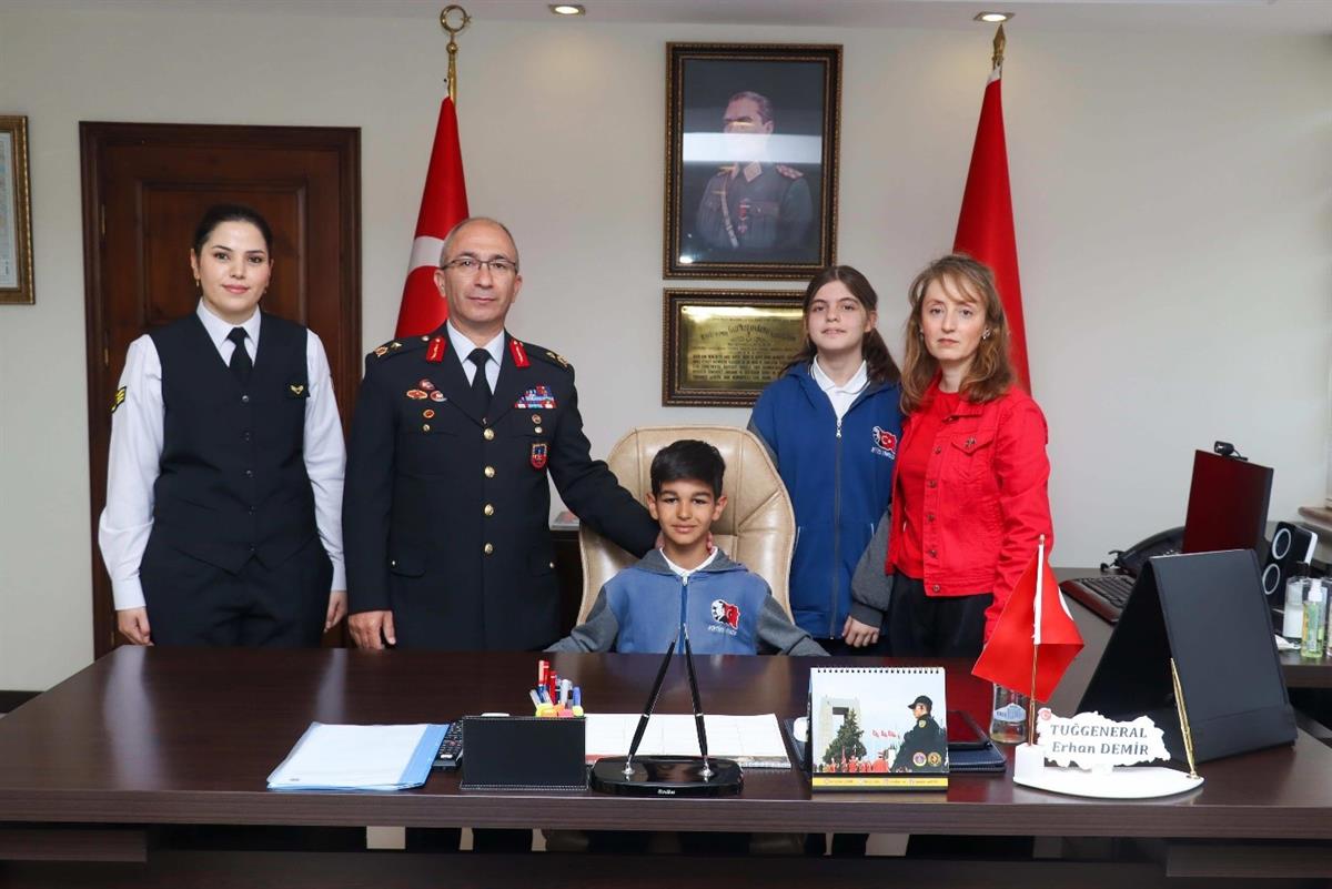 Eskişehir'de Jandarma Ziyareti, 23 Nisan Bayramı'nı Kutladı