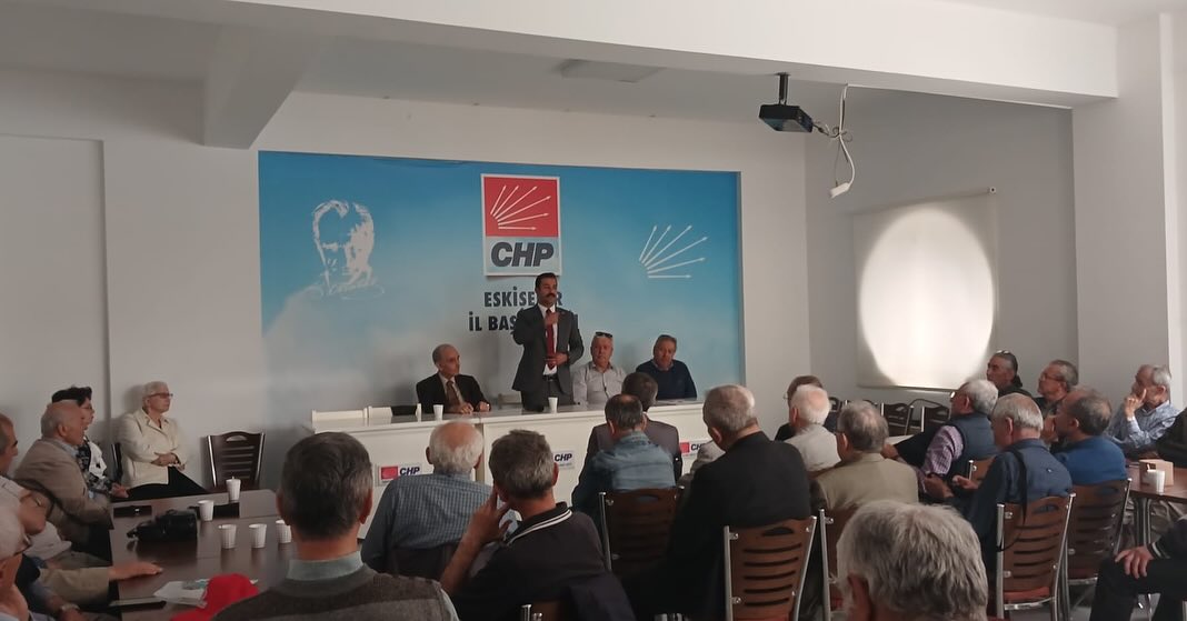 Eskişehir'de Emekli Öğretmenler CHP İl Başkanlığı'nı Ziyaret Etti