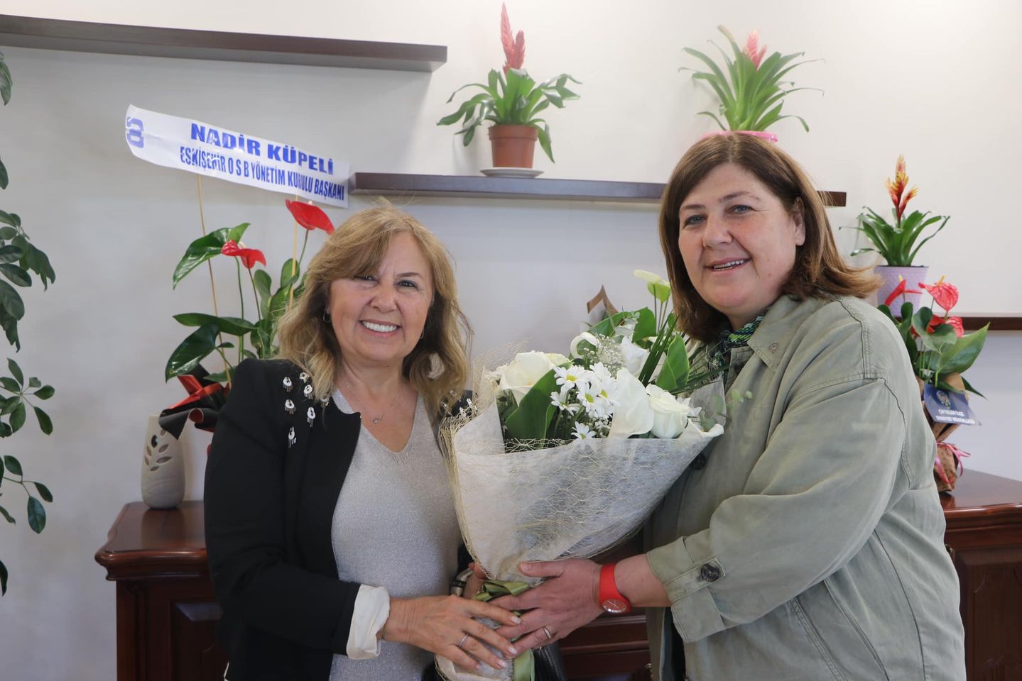 Eskişehir'de Belediye Başkanı Zehra Konakcı, CHP İl Kadın Kolları Yönetiminden Ziyaret Aldı
