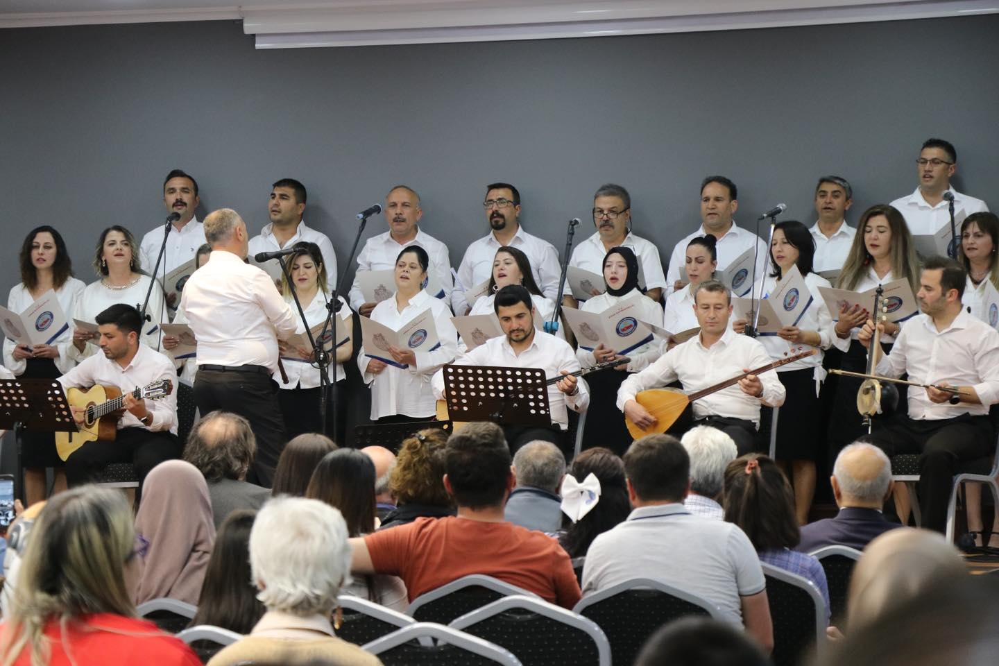 Yeni Türk Halk Müziği Korosu İlk Konserini Başarıyla Gerçekleştirdi