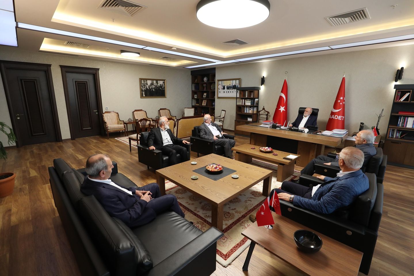 Saadet Partisi Genel Başkanı Temel Karamollaoğlu, Cansuyu Derneği Yöneticileriyle Bir Araya Geldi