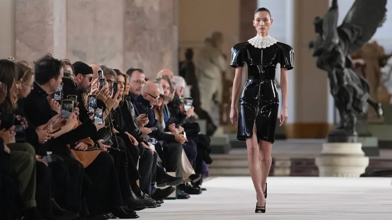 Fransız Moda Evi Schiaparelli, 2024 İlkbahar/Yaz Koleksiyonunu Tanıttı