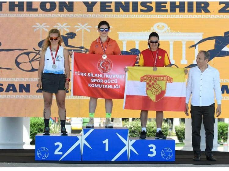 Mersin'de Yenişehir Triatlonu Türkiye Kupası'nda Deniz Kuvvetleri'nden Sporcuların Altın Madalya Başarısı