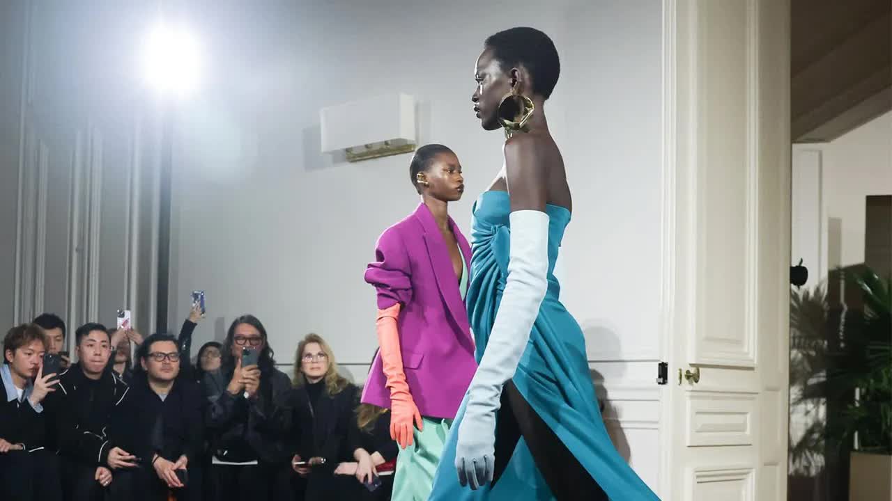 Valentino, 2024 İlkbahar/Yaz Haute Couture Koleksiyonunu Tanıttı
