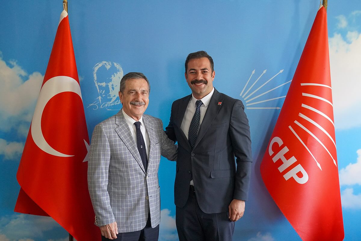 Eskişehir Tepebaşı Belediye Başkanı Ahmet Ataç ve Meclis Üyeleri CHP İl Başkanlığını Ziyaret Etti
