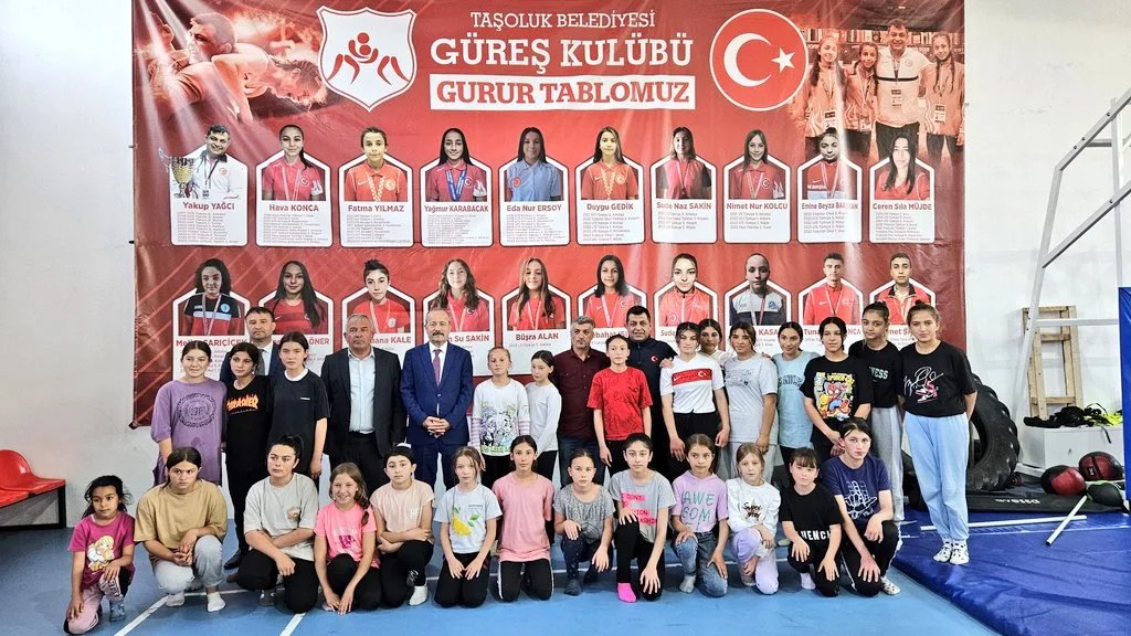Afyonkarahisar'da Genç Güreşçiler Yerel Spor Kulübünde Başarı Yakalıyor