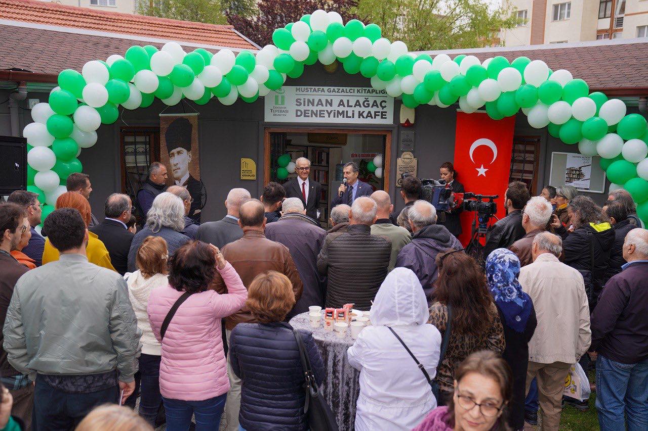 Eğitimci ve Eski Milletvekili Mustafa Gazalcı'nın Kitap Arşivi Halka Açıldı