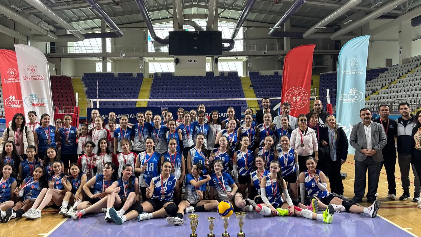 Okul Sporları Yıldız Kızlar Voleybol Müsabakaları Heyecanla Tamamlandı