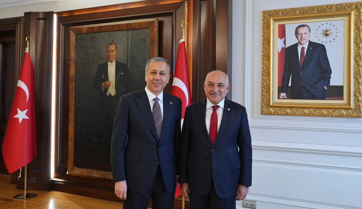 Türkiye Futbol Federasyonu Başkanı Mehmet Büyükekşi, İçişleri Bakanı Ali Yerlikaya ile futbolun gelişimi ve güvenlik tedbirlerine dair önemli görüşmelerde bulundu.