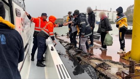 Büyükada'da Rahatsızlanan 3 Kişi Tıbbi Tahliye Edildi