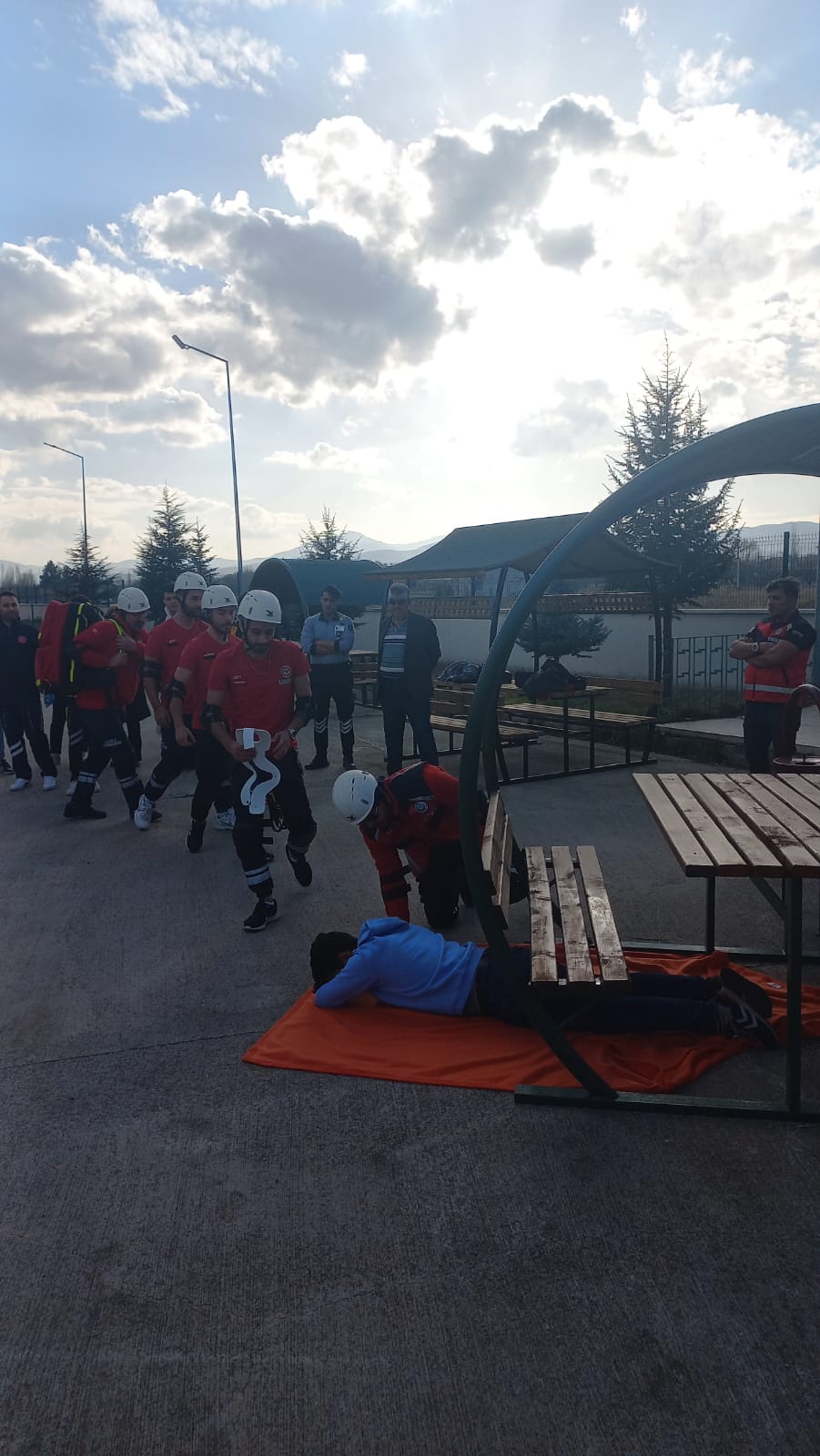 İl Ambulans Servisi Başhekimimiz Şuhut Sağlık Meslek Yüksek Okulu Paramedik Bölümü öğrencileriyle buluştu