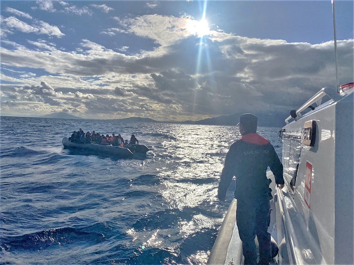 Muğla Bodrum açıklarında 53 düzensiz göçmen kurtarıldı